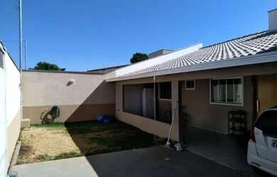 Imagem: A casa possui 2 Dormitórios, 1 Banheiro, 1 Vaga na garagem