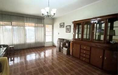 Imagem: A casa possui 4 Dormitórios, 4 Banheiros, 2 Vagas na garagem