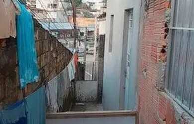 Imagem: A casa possui 2 Dormitórios, 1 Banheiro, 1 Vaga na garagem