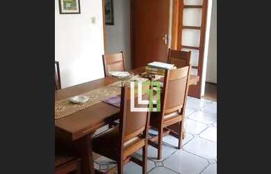 Imagem: A casa possui 3 Dormitórios, 2 Banheiros, 5 Vagas na garagem