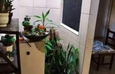 Imagem: A casa possui 3 Dormitórios, 2 Banheiros, 1 Vaga na garagem