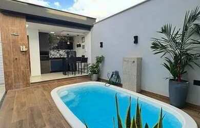 Imagem: A casa em condomínio possui 3 Dormitórios, 3 Banheiros, 2