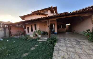 Imagem: A casa em condomínio possui 4 Dormitórios, 3 Banheiros e 2