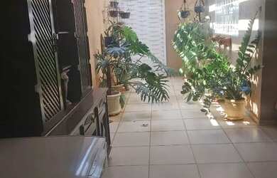 Imagem: A casa à venda possui 3 Dormitórios, 5 Banheiros, 4 Vagas