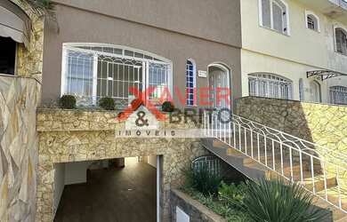 Imagem: A casa possui 4 Dormitórios, 4 Banheiros, 3 Vagas na garagem