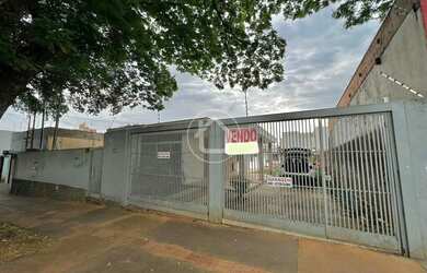 Imagem: A casa possui 3 Dormitórios, 1 Banheiro, 5 Vagas na garagem