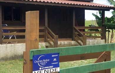 Imagem: A casa possui 3 Dormitórios, 2 Banheiros, 3 Vagas na garagem