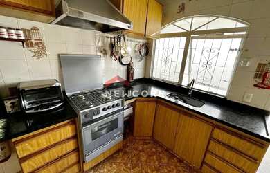 Imagem: A casa possui 3 Dormitórios, 4 Banheiros, 4 Vagas na garagem