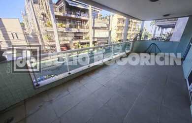 Imagem: O apartamento possui 4 Dormitórios, 5 Banheiros, 3 Vagas na