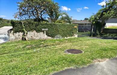 Imagem: A casa possui 3 Dormitórios, 1 Banheiro, 2 Vagas na garagem