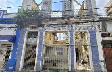 Imagem: A casa possui 3 Dormitórios, 4 Banheiros, 2 Vagas na garagem