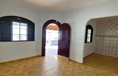 Imagem: A casa possui 2 Dormitórios, 1 Banheiro e 99m² de Área e