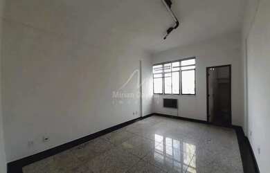 Imagem: O depósito possui 1 Vaga na garagem e 27m² de Área e está