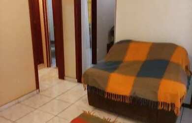 Imagem: A casa possui 2 Dormitórios e 1 Banheiro e está localizado