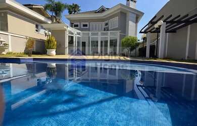 Imagem: A casa em condomínio possui 4 Dormitórios, 5 Banheiros, 4