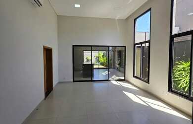 Imagem 5: Casa de condomínio para venda tem 241 metros quadrados