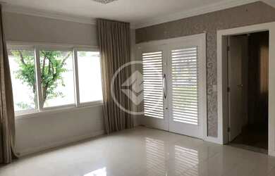 Imagem: A casa em condomínio possui 4 Dormitórios, 1 Banheiro, 5 Vagas