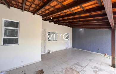 Imagem: A casa possui 4 Dormitórios, 3 Banheiros, 3 Vagas na garagem