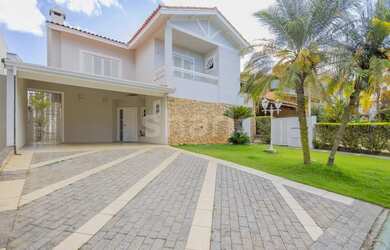 Imagem: A casa em condomínio possui 4 Dormitórios, 5 Banheiros, 2