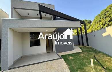 Imagem: A casa possui 2 Dormitórios, 2 Banheiros, 2 Vagas na garagem