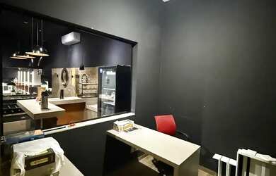 Imagem 6: Barbearia montada, em funcionamento, ZS de BH. Imóvel alugado