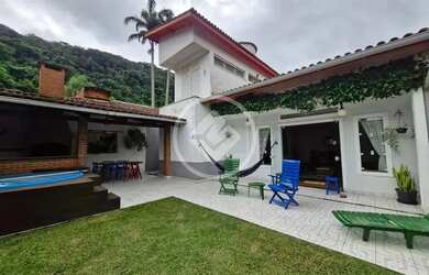 Imagem: A casa possui 3 Dormitórios, 1 Banheiro, 4 Vagas na garagem