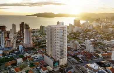 Imagem: O apartamento possui 3 Dormitórios, 3 Banheiros, 2 Vagas na