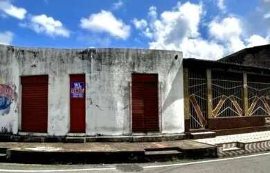 Imagem: A casa possui 3 Dormitórios, 2 Banheiros, 1 Vaga na garagem