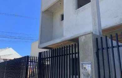 Imagem: A casa possui 3 Dormitórios, 3 Banheiros, 3 Vagas na garagem