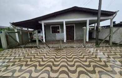 Imagem: A casa possui 3 Dormitórios, 2 Banheiros, 197m² de Área e