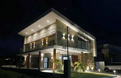 Imagem: A casa em condomínio possui 5 Dormitórios, 5 Banheiros, 4