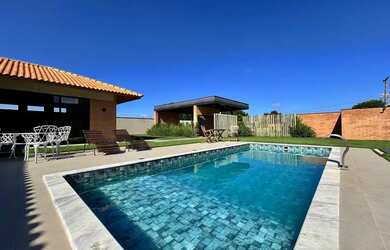 Imagem: A casa em condomínio possui 4 Dormitórios, 4 Banheiros, 4