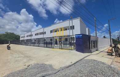 Imagem: A casa possui 2 Dormitórios, 1 Banheiro, 1 Vaga na garagem