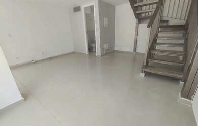 Imagem: O depósito possui 1 Vaga na garagem e 44m² de Área e está