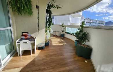 Imagem: O apartamento possui 3 Dormitórios, 2 Banheiros, 2 Vagas na