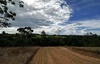 Imagem 2: Lote com 7 mil metros em Bela Vista de Goiás, com rio Piracanjuba nos...