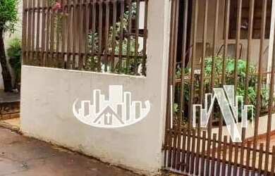 Imagem: A casa possui 2 Dormitórios, 1 Banheiro, 2 Vagas na garagem