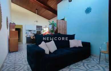 Imagem: A casa possui 3 Dormitórios, 2 Banheiros, 3 Vagas na garagem