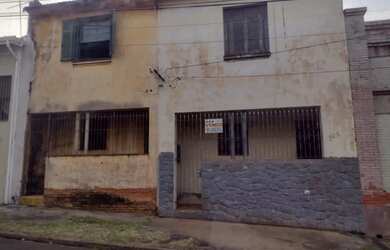 Imagem: A casa possui 2 Dormitórios, 1 Banheiro, 1 Vaga na garagem