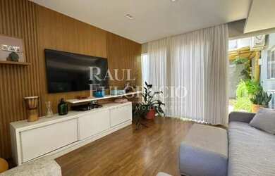 Imagem: A casa possui 4 Dormitórios, 5 Banheiros, 4 Vagas na garagem