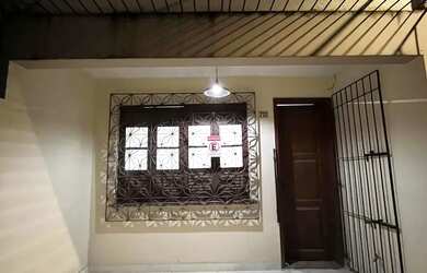 Imagem: A casa possui 2 Dormitórios, 1 Banheiro, 1 Vaga na garagem