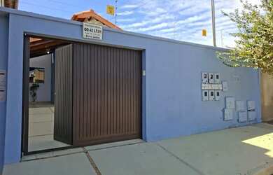 Imagem: A casa possui 2 Dormitórios, 1 Banheiro, 1 Vaga na garagem