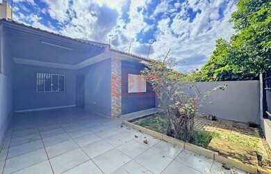 Imagem: A casa possui 2 Dormitórios, 1 Banheiro, 2 Vagas na garagem