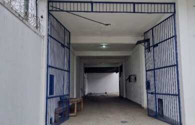 Imagem: O depósito possui 5 Vagas na garagem e 903m² de Área e está