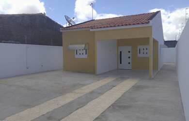 Imagem: A casa possui 2 Dormitórios e 2 Banheiros e está localizado