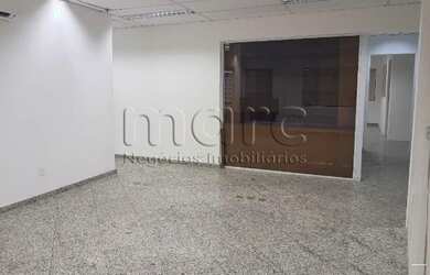 Imagem: O depósito possui 4 Vagas na garagem e 205m² de Área e está