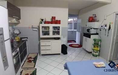 Imagem: A casa possui 3 Dormitórios, 2 Banheiros, 150m² de Área e