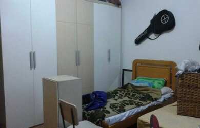 Imagem 12: Dois quartos, uma suite e edicula superior e embaixo nos fundos com lavanderia....