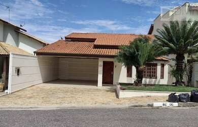 Imagem: A casa em condomínio possui 4 Dormitórios, 2 Banheiros, 4