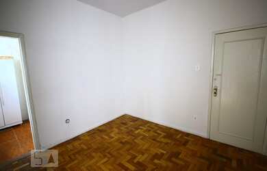 Imagem: O apartamento possui 1 Dormitório, 1 Banheiro, 50m² de Área